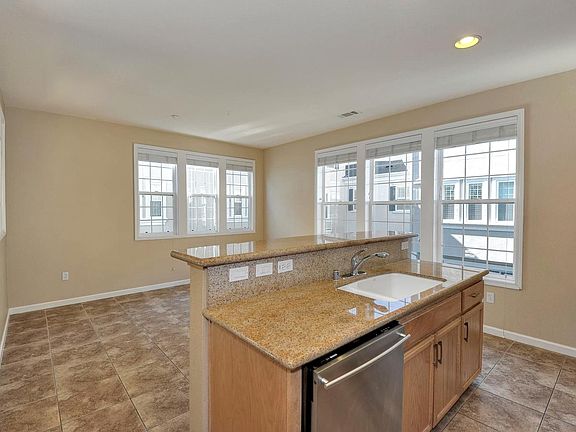 4th image of 3695 Whitworth Dr