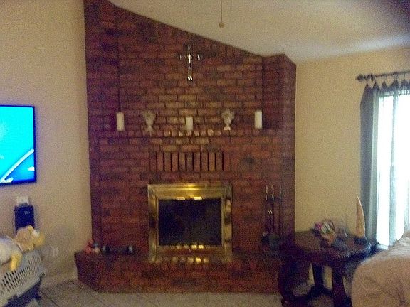 2nd image of 303 E Nandina St