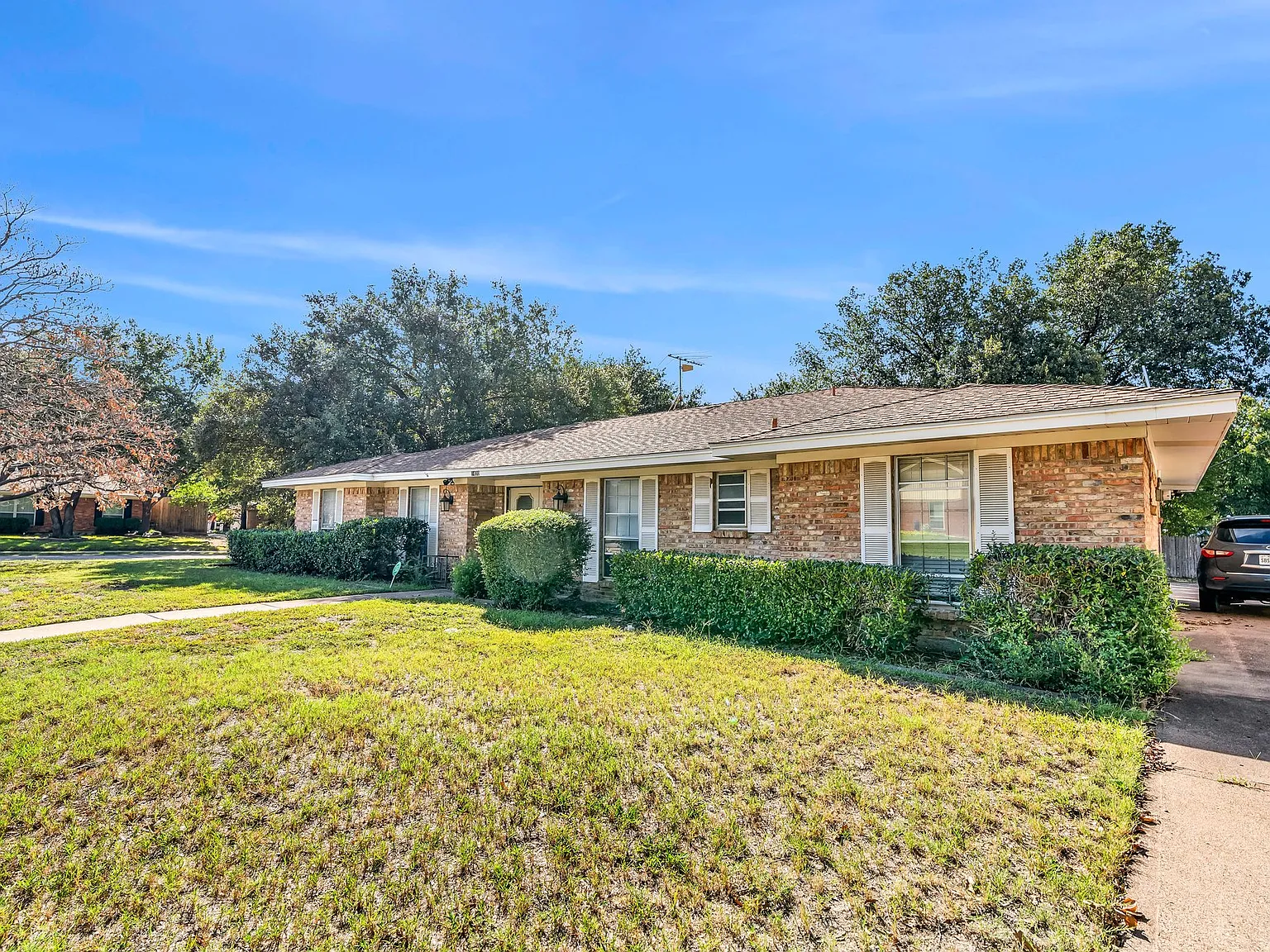 4 bed, 2489 sqft, $3,295 — Photo 4