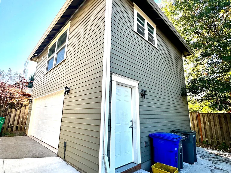 7321 NE 8th Ave #B — Photo 3