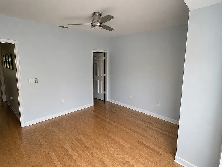 703 Charles Ct S — Photo 35