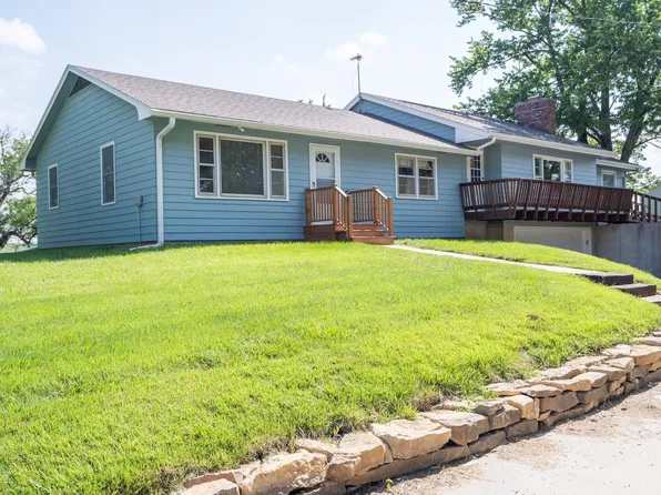 9643 Y Rd, Meriden, KS 66512