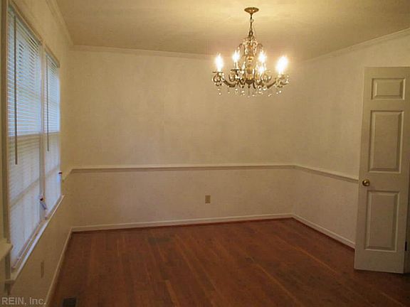 4th image of 127 Burnham Pl