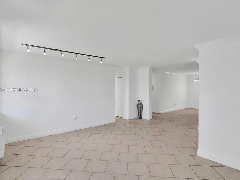713 Collins Ave #42 — Photo 19