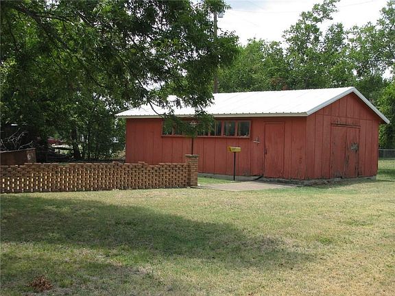 4th image of 550 E Circle Dr