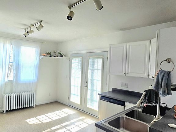 4th image of 244 Burnham St