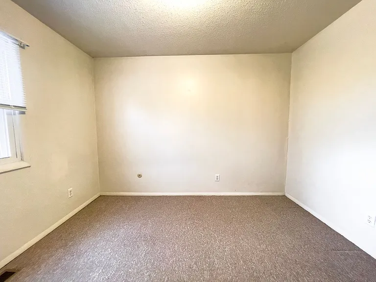 Hollyglen Apartments - Your Next Home in the Heart of Yorktown Schools — Photo 22
