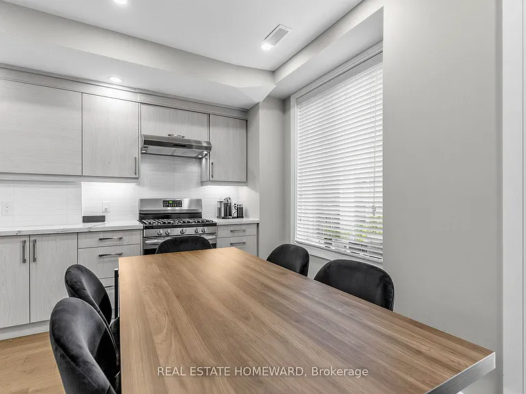 133 Cowan Ave #UPPER — Photo 8