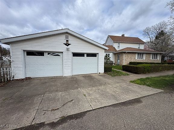 5th image of 1002 Miller Ave NW