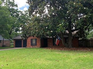 323 Pine St, Lake Jackson, TX 77566