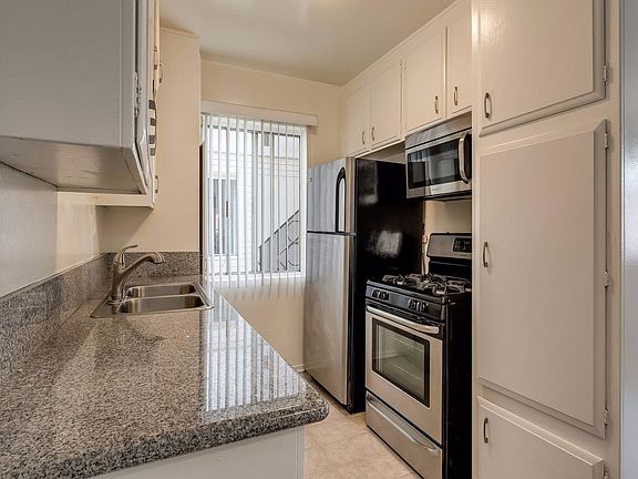 4th image of 1035 N Stanley Ave APT 101