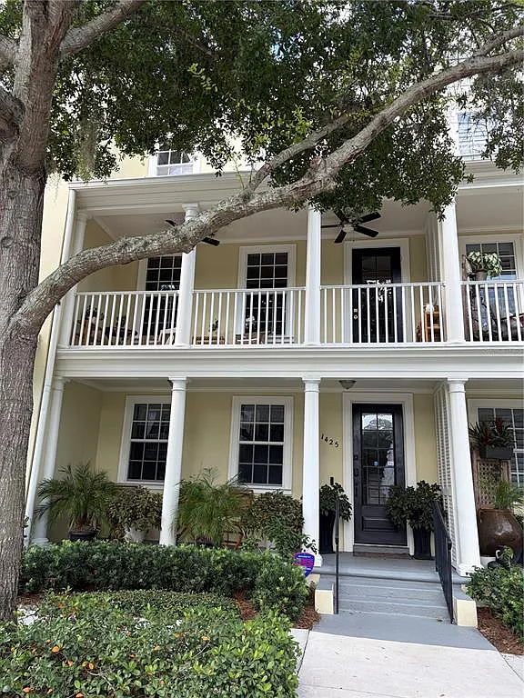 3 bed, 2.5 bath, 1974 sqft, $5,200 — Photo 1