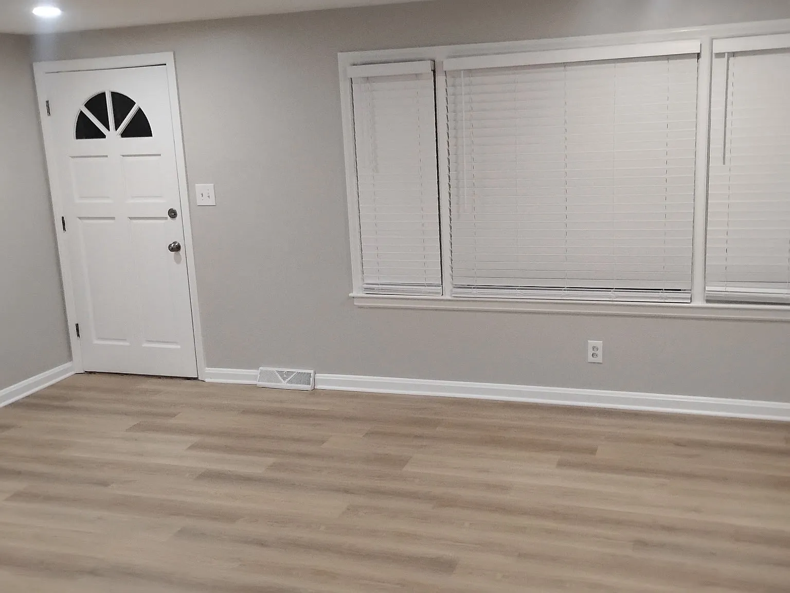 3 bed, 1056 sqft, $1,900 — Photo 3