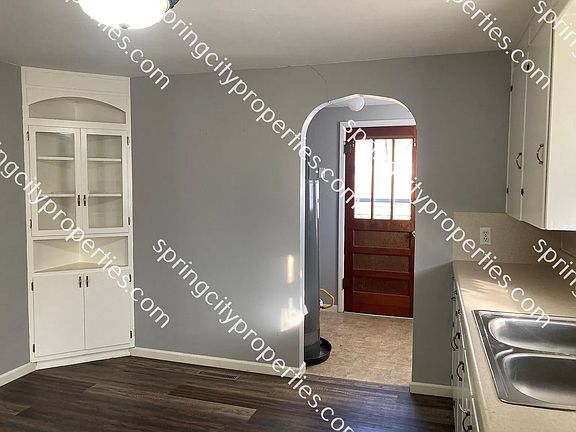 3rd image of 119 W Pine St