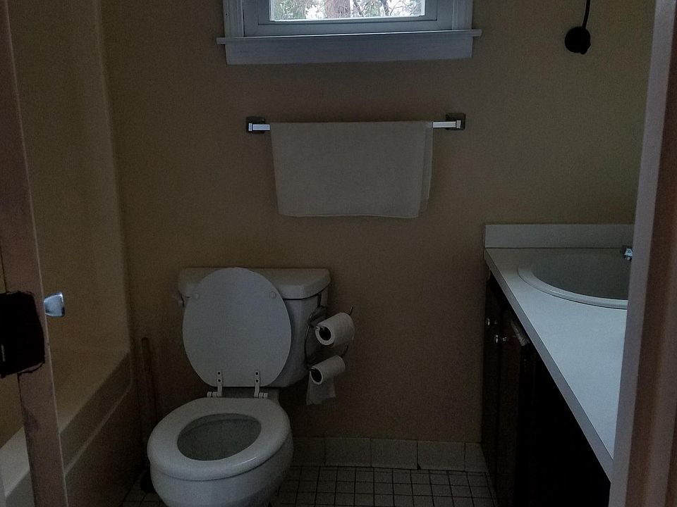 Full bath connected to master 