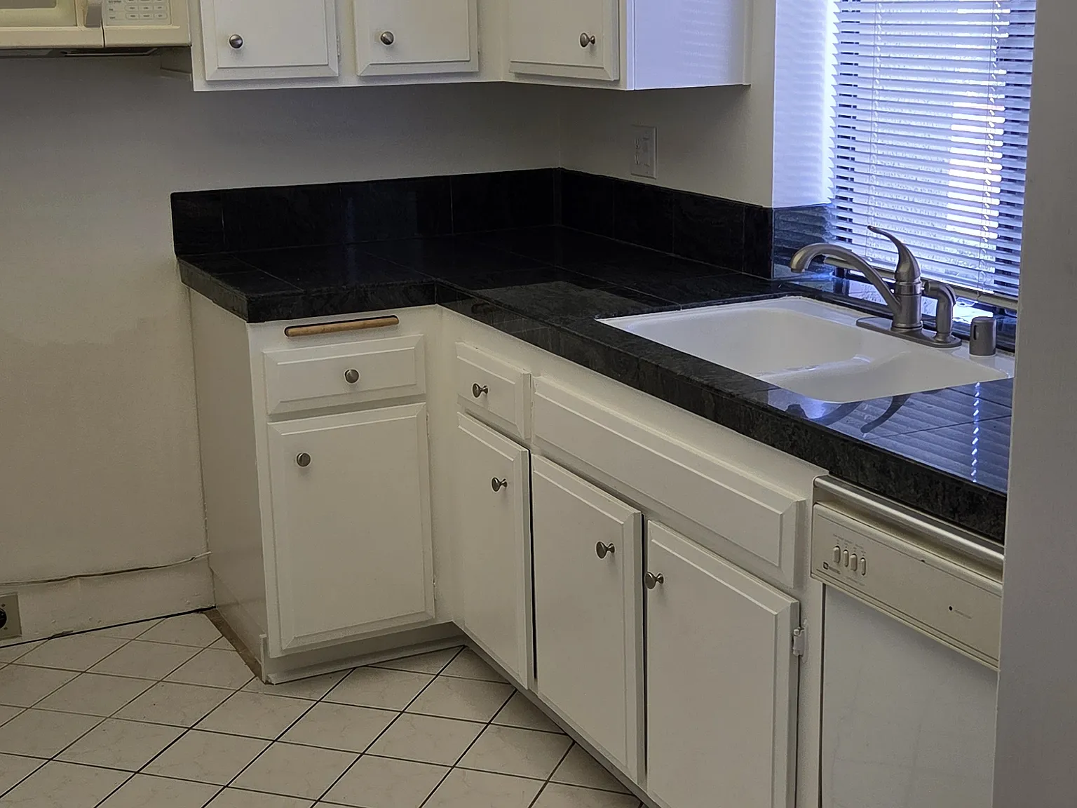 1 bed, 864 sqft, $2,500 — Photo 3
