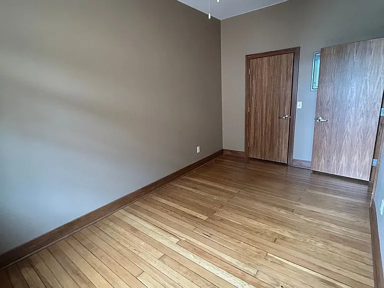 122 W Main St #D — Photo 4