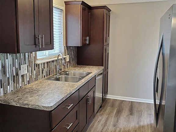 3rd image of 28567 Wentworth St