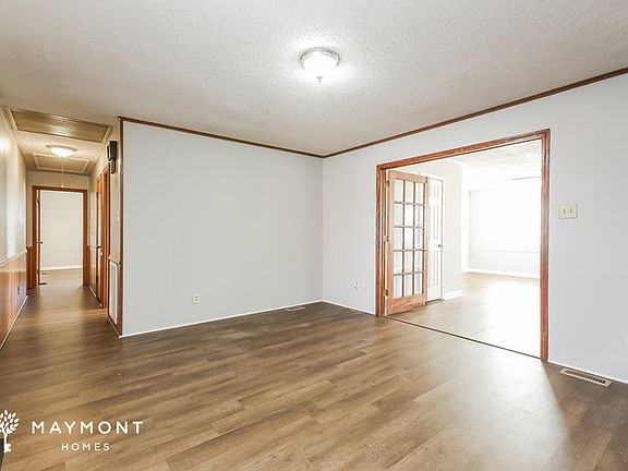 4th image of 301 Pineridge Dr