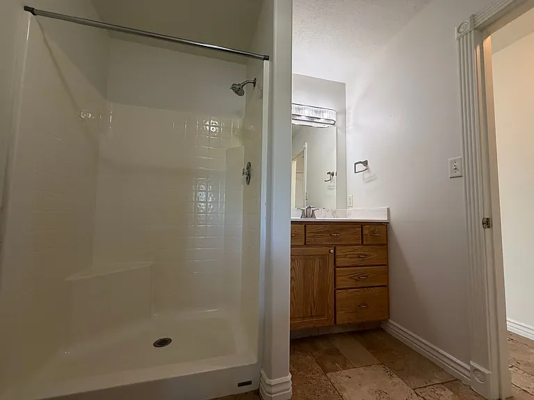 135 N 350 W — Photo 30