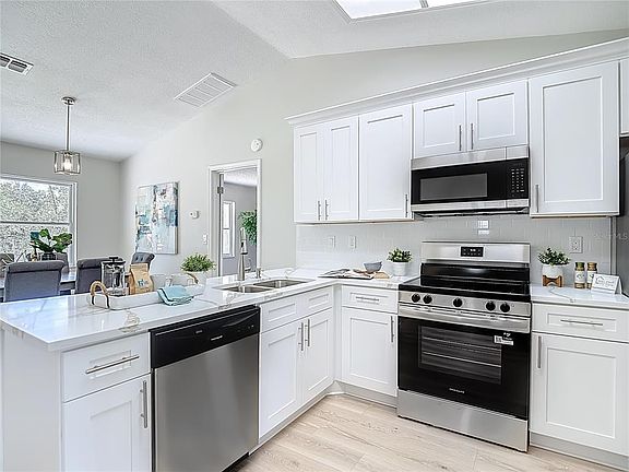 5th image of 1256 Bentley Ave