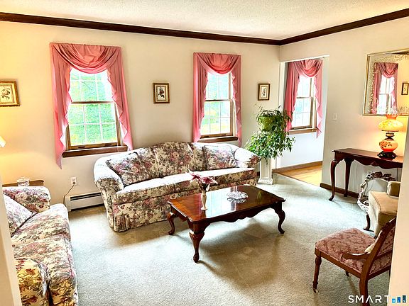 4th image of 81 Folly Brook Lane