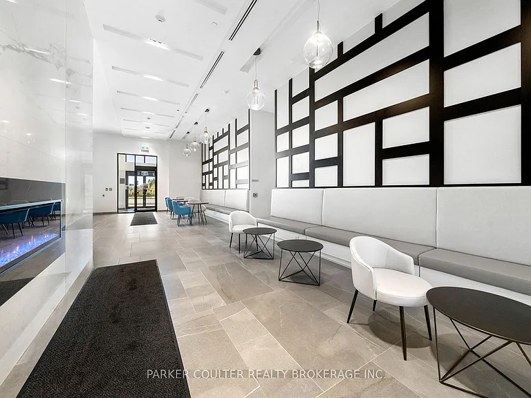 681 Yonge St #114 — Photo 4
