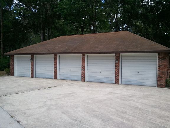 Detached 5-car garage