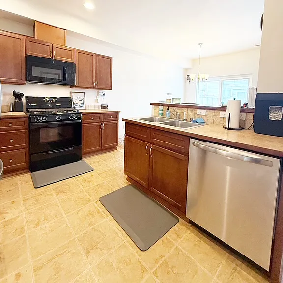 317 NE Miramar Cir #1 — Photo 7