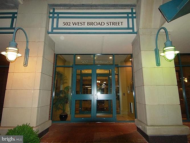 1st image of 502 W Broad St APT 506