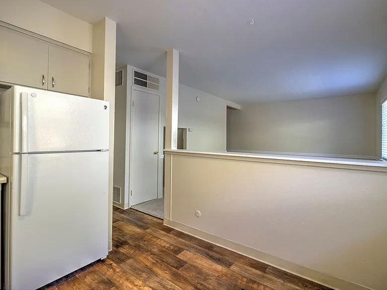 3742 4th Ave — Photo 7