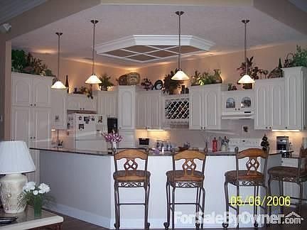 Awesome Kitchen : Open,spacious,& practical. Granite counters,social 14" wrap bar .
