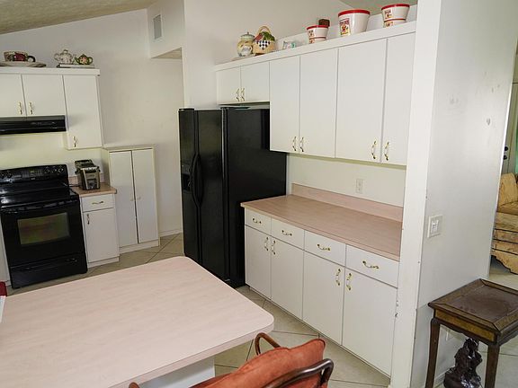 5th image of 608 SE Capon Terrace