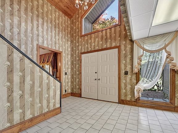 5th image of 196 Westwoods Dr