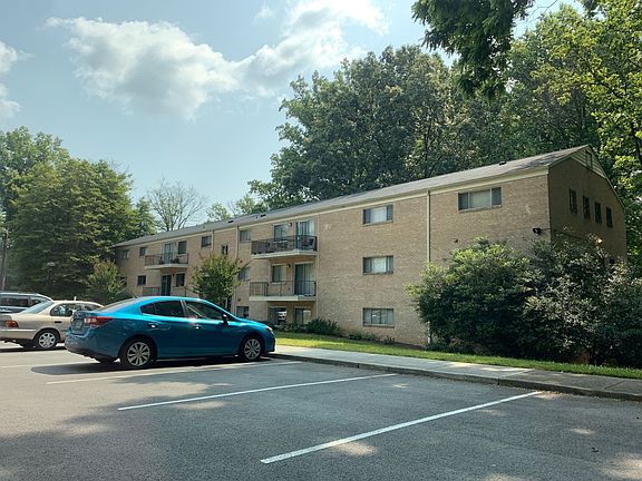 3rd image of 10613 Montrose Ave APT 101