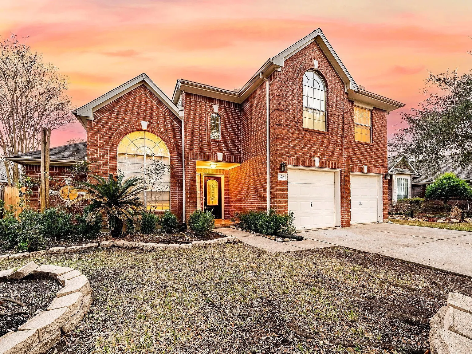 4 bed, 2.5 bath, 2676 sqft, $2,500 — Photo 2