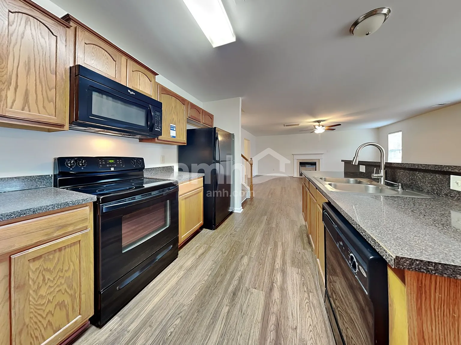 3 bed, 2.5 bath, 2381 sqft, $2,280 — Photo 3