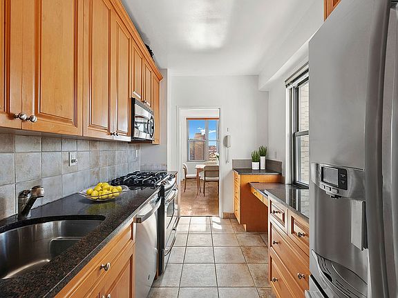 4th image of 500 E 83rd St APT 21M