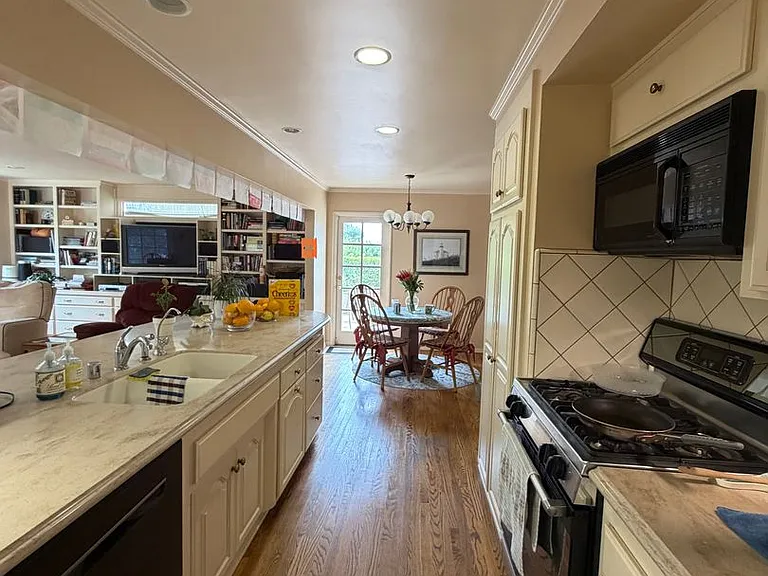 36 Augusta Ln — Photo 8