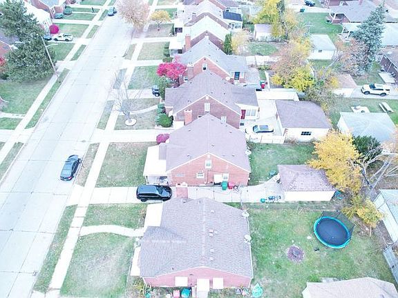 3rd image of 20718 Redmond Ave