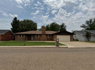 222 Redwood Ln, Levelland, TX 79336