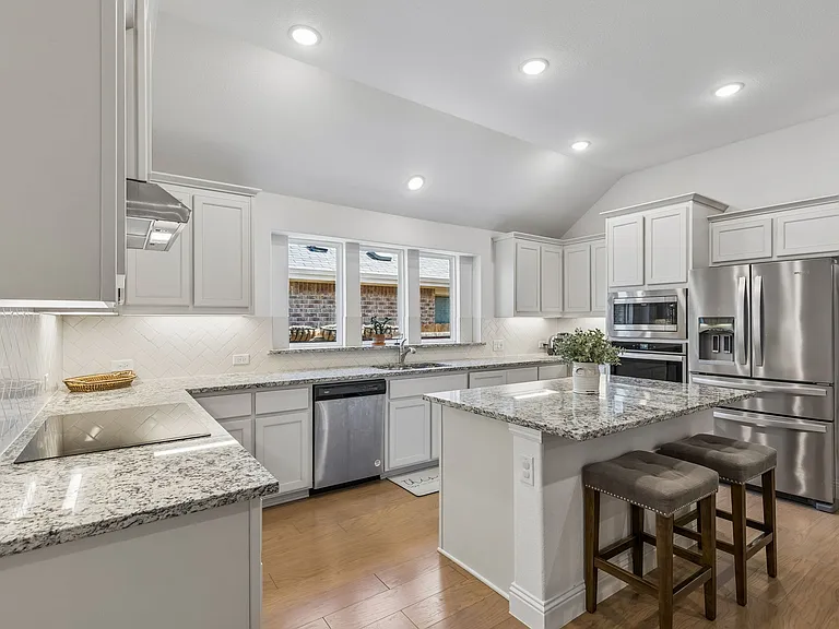 685 Coleman St — Photo 11