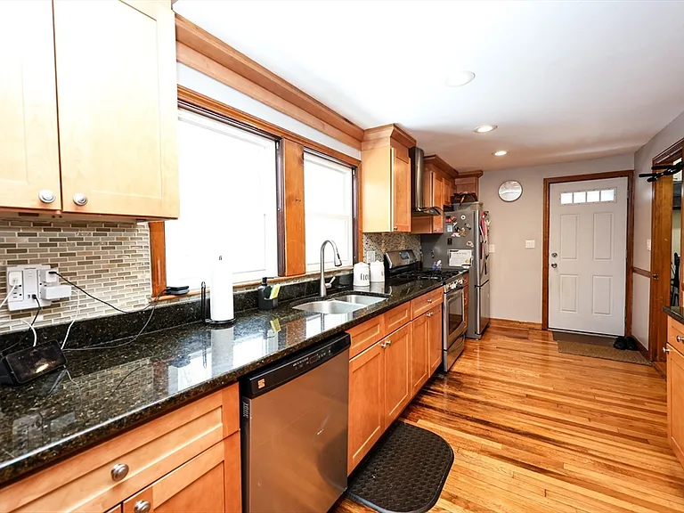 65 Clifford St #2 — Photo 18