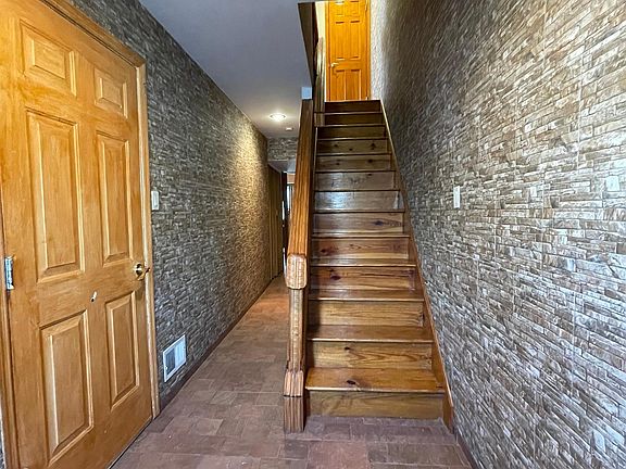 2nd image of 27 Pelican Cir