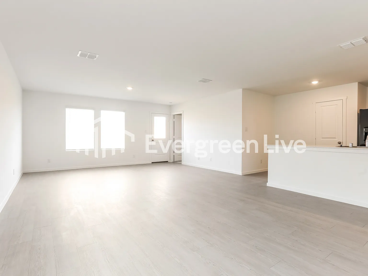 4 bed, 2.0 bath, 1720 sqft, $1,745 — Photo 2