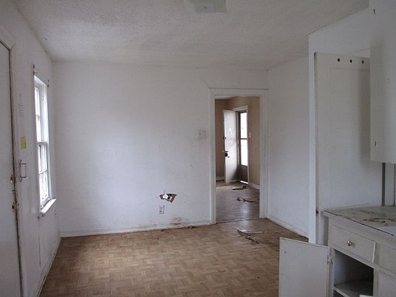 3rd image of 3420 Lynnfield Dr