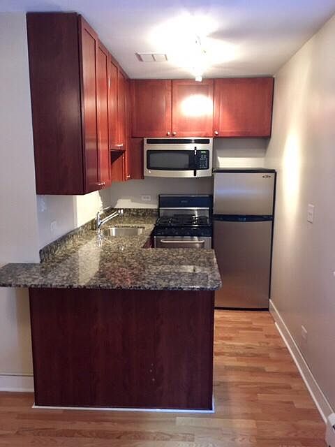 1st image of 628 W Wrightwood Ave