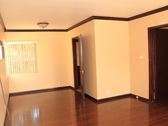 4th image of 1020 Kendall Ave