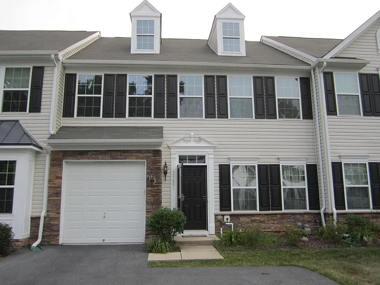 36401 Ridgeshore Ln — Photo 1