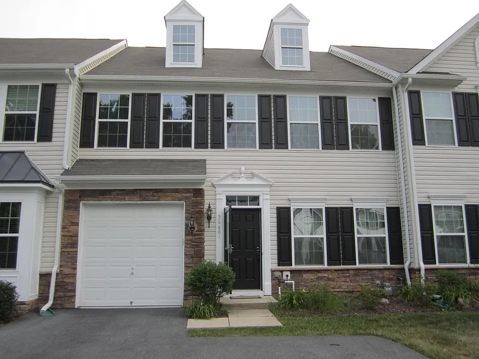 36401 Ridgeshore Ln